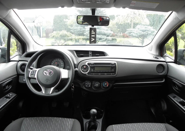 Toyota Yaris cena 28900 przebieg: 100000, rok produkcji 2011 z Lipno małe 56